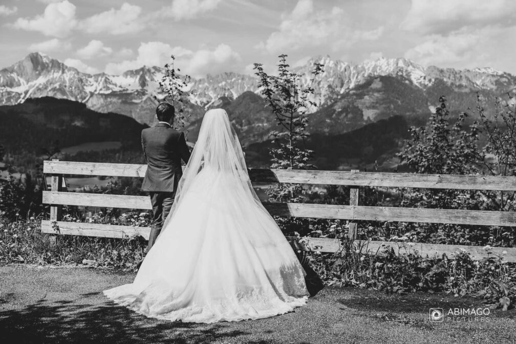 Brautpaar, Berge, schwarz-weiß Bild, Hochzeitstag